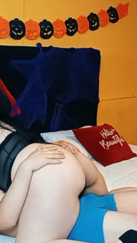 Halloween Fantasy: Pieprzyłem Macochę Przebraną Za Małą Czarownicę.