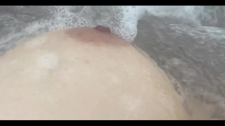 Goddess Lena: Relax in Whirlpool