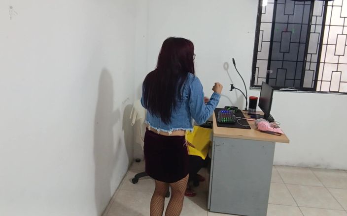 Goky: Neighbor Gets Horny and Shows Her Ass From the Front