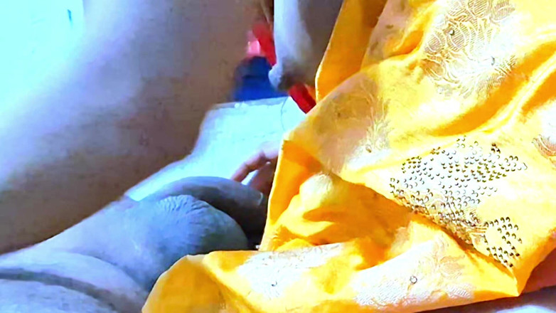 Busty Banuu: Indická bhabhi kouření show prsa