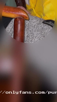 Hon är förvånad över storleken på min kuk och hon vill suga sperma ut ur den