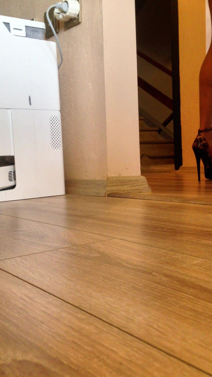 cd_aysemmm: 나는 브래지어없이 배달원을 맞이했다