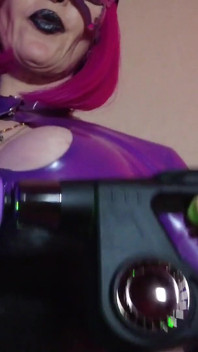 Fetisch gummi-domina eva latex lila kleid Maske dicker arsch MILf spielzeug bdsm domina solo heiß