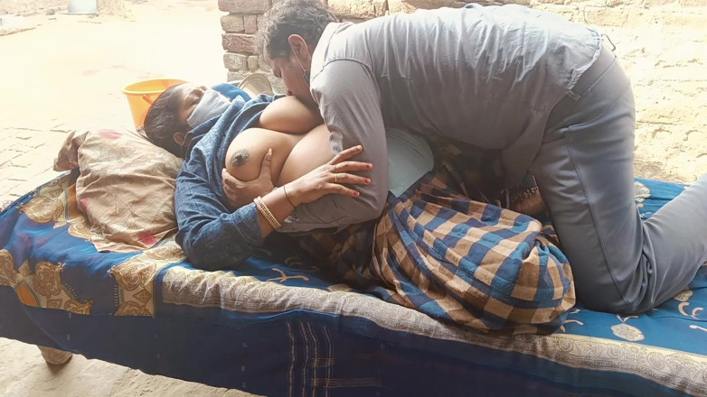 Yourgeeta8899: Une tatie desi du village se fait baiser avec beaucoup...