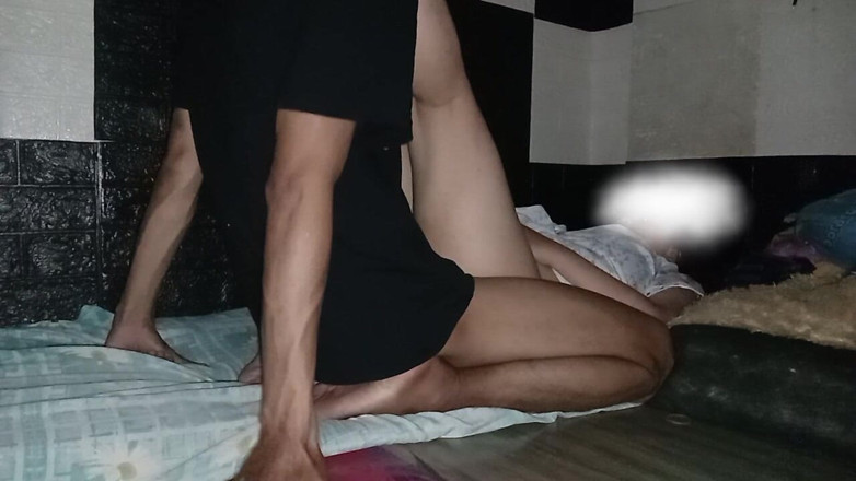 Famly sex: 享受一个美丽的亚洲女人第一部分