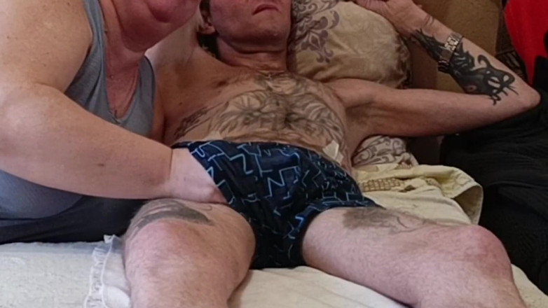 Zona901: Neighbor Sucks My Dick Before Work to Get Dessert in...