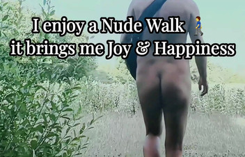 MaleModel: Nagie chodzenie po wsi