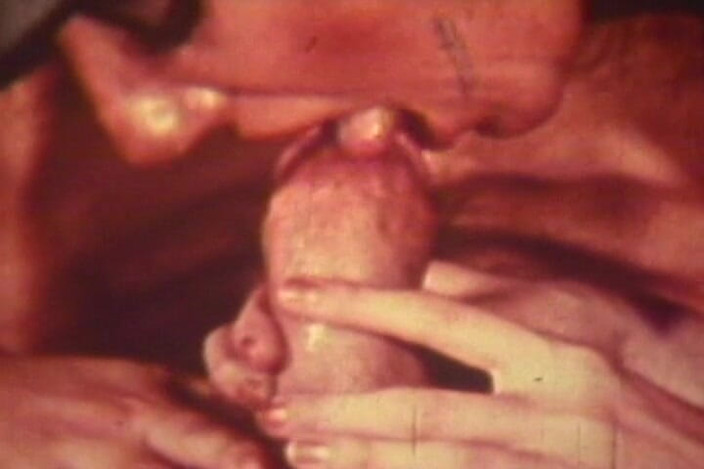 Vintage Life: Red-tinted Vintage Loop Captures Retro Foursome in Raw Action
