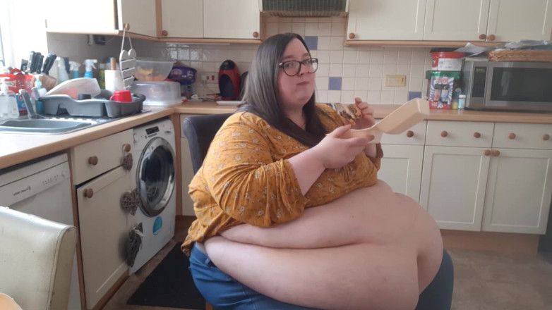 SSBBWLadyBrads: Ssbbw vs godzilla burger yiyor