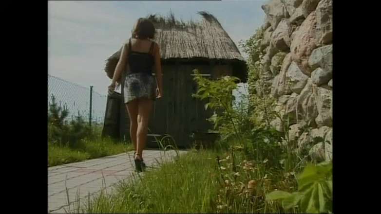 Bizzarre World: Rijpe vrouw en milf geneukt in kont en poesje door...