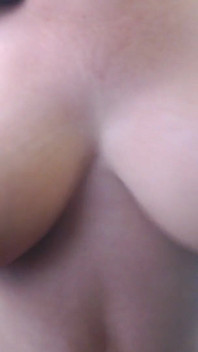 MILF Anna Big Tits Swining Bouncing Titty Drop