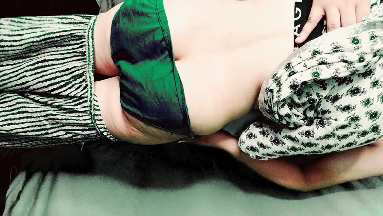 Vicky Thakur: Vicky와 팬의 요구에 따라 핫한 비디오 만드는 소녀