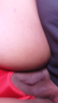 เธอโทรเรียกฉันแล้วอมควยฉันแบบนอนราบ แล้วฉันเอาเข้าไปในหี เธอพร้อมรับน้ำแตกในหี