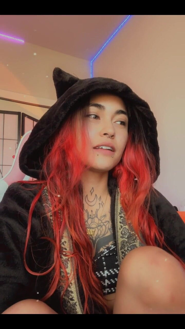 lilRavenFox: Aku benar-benar butuh perawatan diriku sendiri