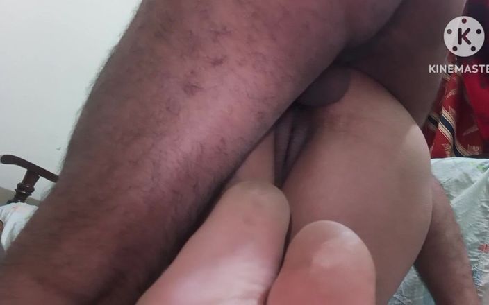 Lubnawife: Hintli orta yaşlı seksi kadın eski arkadaşı tarafından annive'de sikiliyor