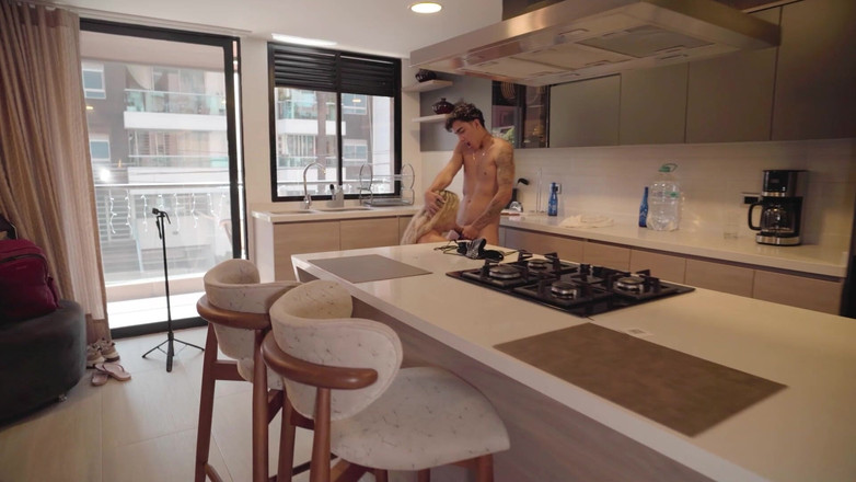 Cata Sanchez: मेरी सौतेली बेटी जानती है कि मैं उसके बड़े लंड वाले प्रेमी को चोदती हूं और मुझे उसके साथ उभयलिंगी तीन लोगों वाली चुदाई के लिए आमंत्रित करती हूं!