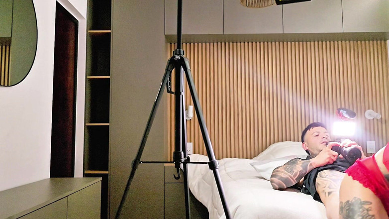 Young big apple: मैं सेक्सी अधोवस्त्र पहनता हूं और अपने बहनोई के साथ सेक्स करता हूं, जबकि वह इसे फिल्माता है।