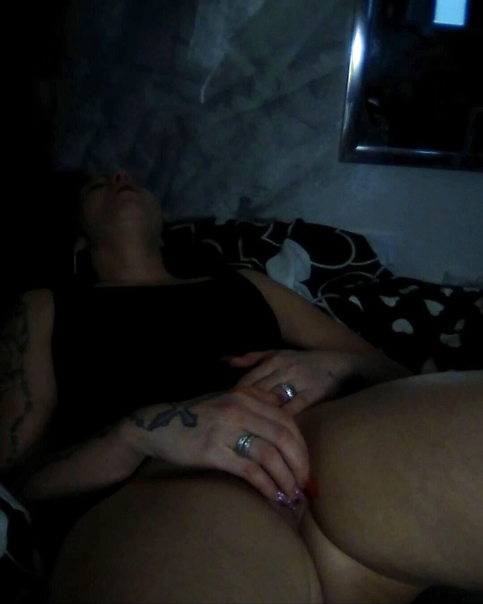 BambiAmbita: Bambi Ambita melancap hingga orgasme besar selepas JOI