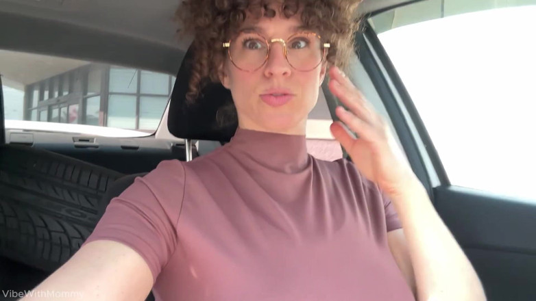 VibeWithMommy: Curly Haired Queen Picks up Coffee Boy