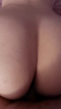 Je N'ai Pas Le Choix, Je Dois Baiser Le Gros Cul De Ma Belle-mère Maintenant, Son Corps Parfait M'excite Tellement!