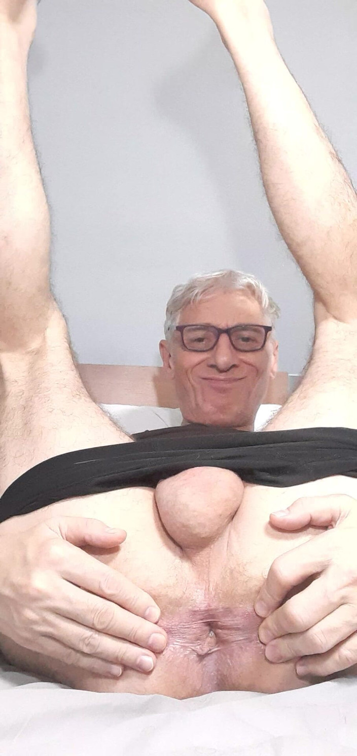 Big uncut hard cock: Asshole akce mokrý těsný panenský zadek