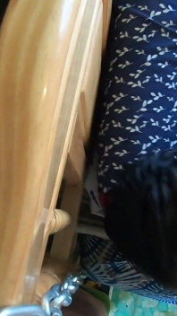 Odhoď telefon a vykuj mi péro, zlato. Chci se ti vystříkat do pusy.