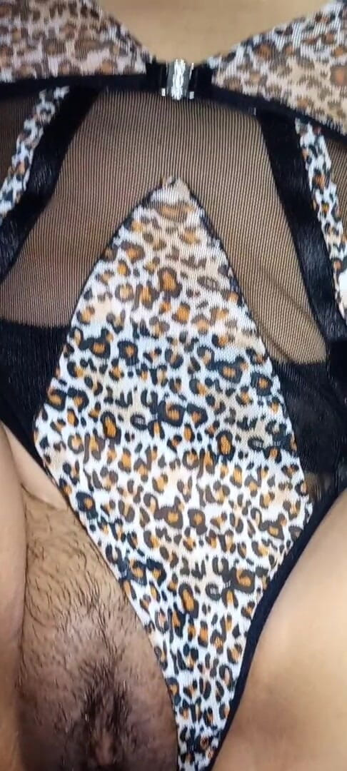Mxfun30: MILF dengan pakaian dalam seksi mengongkek pepek basahnya dan pantat...