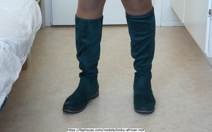Kinky African MILF: Mis Nuevas Botas Verdes Oscuras, Parte 1 (21:48)