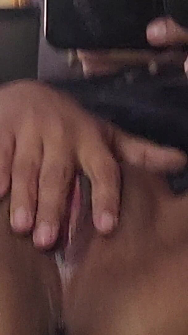 Silky-smooth Pussy (JuicyJoey)