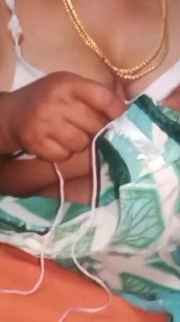 Tamil House Wife Hot Romantic Sex in Bedroom