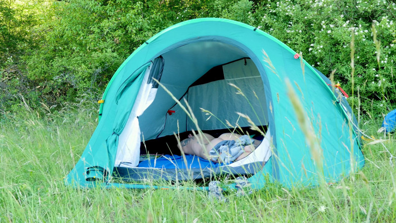 Peaches and Bananas: Nudist MILF Alzbeta dreaming in the tent