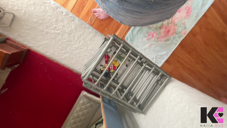 Kaiia Eve: Reuzin Crunch Tinies schreeuwen en hebben het hele verteren in...