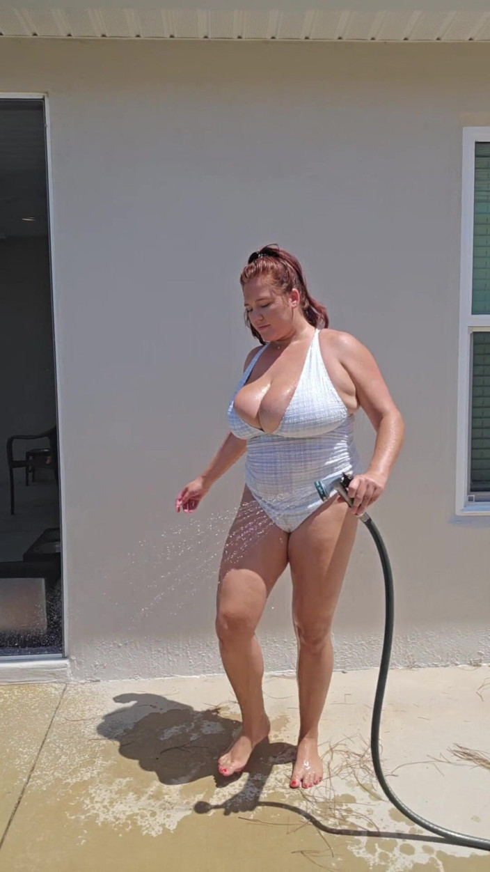 Annabelle Rogers: Trying to Stay Cool This Summer