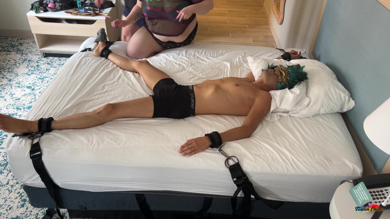 Ticklish Chicks: Fetcon '25: Jayf33t chơi đôi