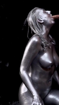 Cuerpo completo plateado bodypaint mamada y follada
