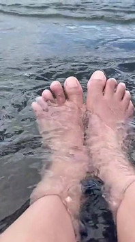 Dòng Điện Giữa Các Chân Của Tôi