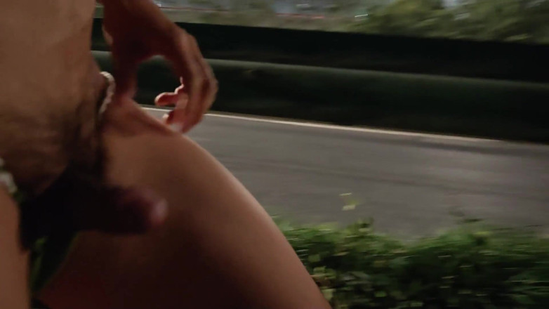 ChineseBisexual: 밤에 고속도로 옆에서 벌거벗은 자위