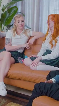 Suas melhores amigas a prepararam para seu primeiro vibrador, agora ela quer compartilhar o pau grande do namorado