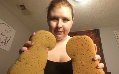 Sin Spice by Sophia Sinclair and Jasper Spice: Bakıcı süngeri ile yarağını temizlıyor