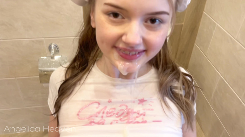 AngelicaHeaven: 화장실에서 소녀를 발견한 계부, 입에 오줌을 싸고 후장 따먹기.