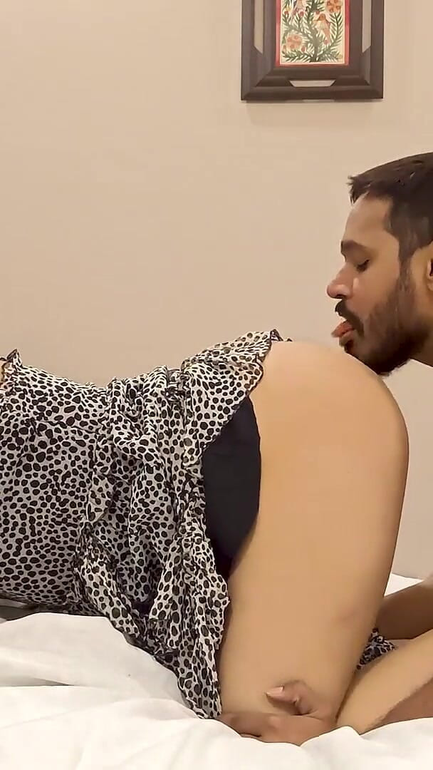 Indian mistress femdom studio: Hintli sahibe gassy göt dilliyor ve amcık yiyor hd