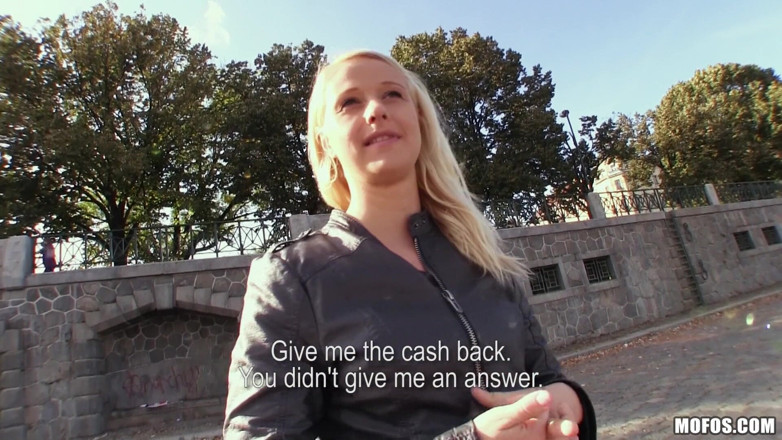 Public Pickups: Громадські пікапи - мила аматорська блондинка Тоня любить член