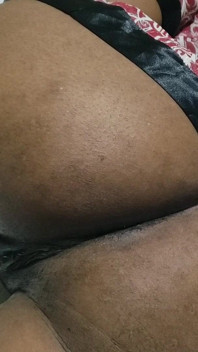 Tento růžový zadek žádá o intenzivnější skutečné domácí amatérské výprask a hardcore sex