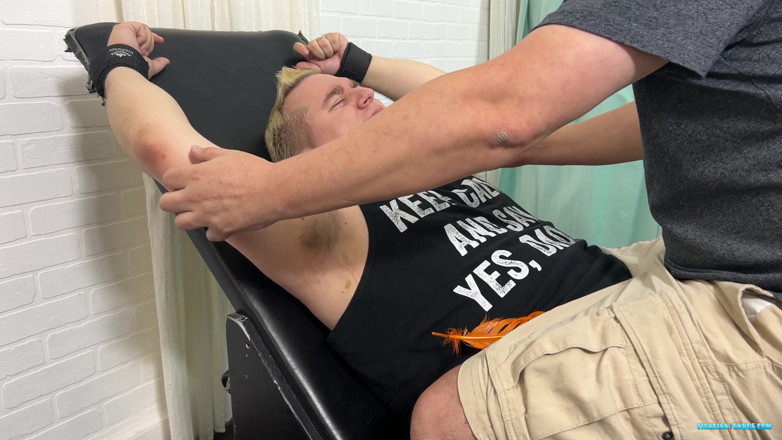 Ticklish Chubs: Trae la sua vendetta su matt