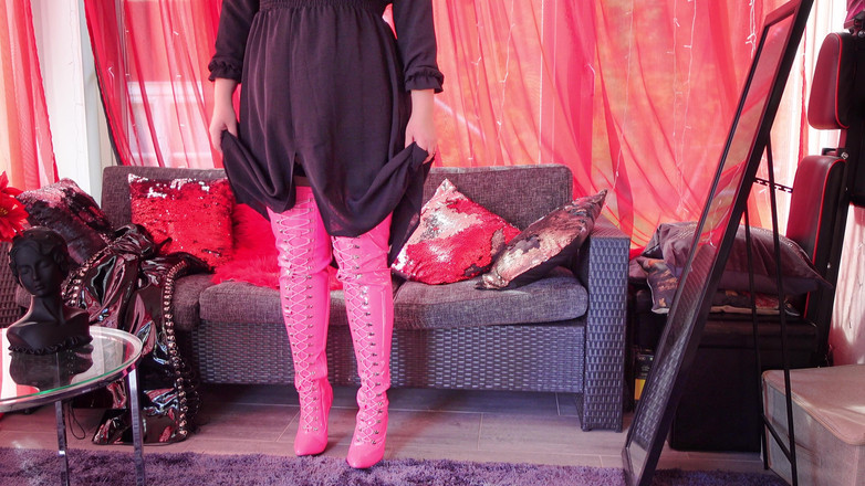 Arya Grander: Anprobieren: Halterlosen stiefel! Arya Grander
