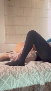 Dua lesbian berseronok dengan pantyhose