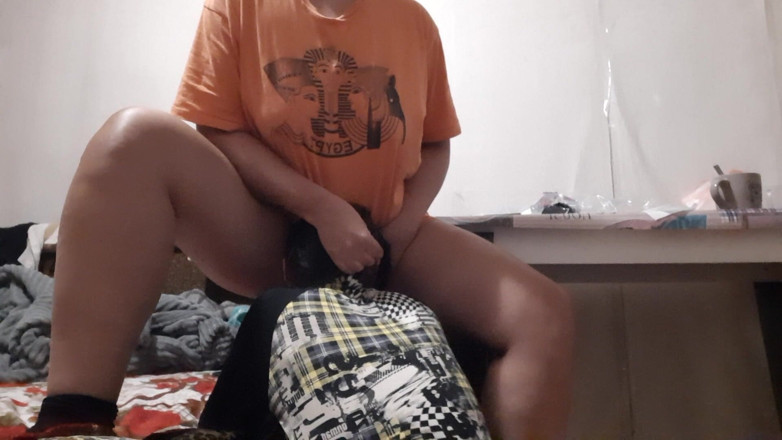Lesbian-illusion: Šukám svého souseda do pusy, zatímco moje žena je ve vaně