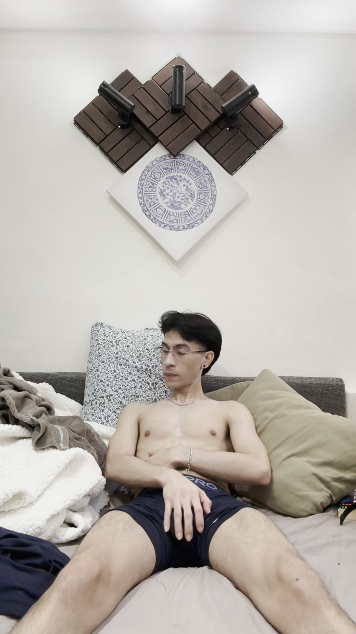 BigMacDriller: Süßer twink liebt es, seinen großen schwanz zu wichsen!