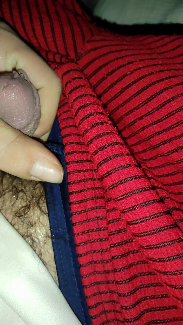 SmokedAlloy2: Dirtyjunkbro看着自己的袜子,这让他兴奋起来。