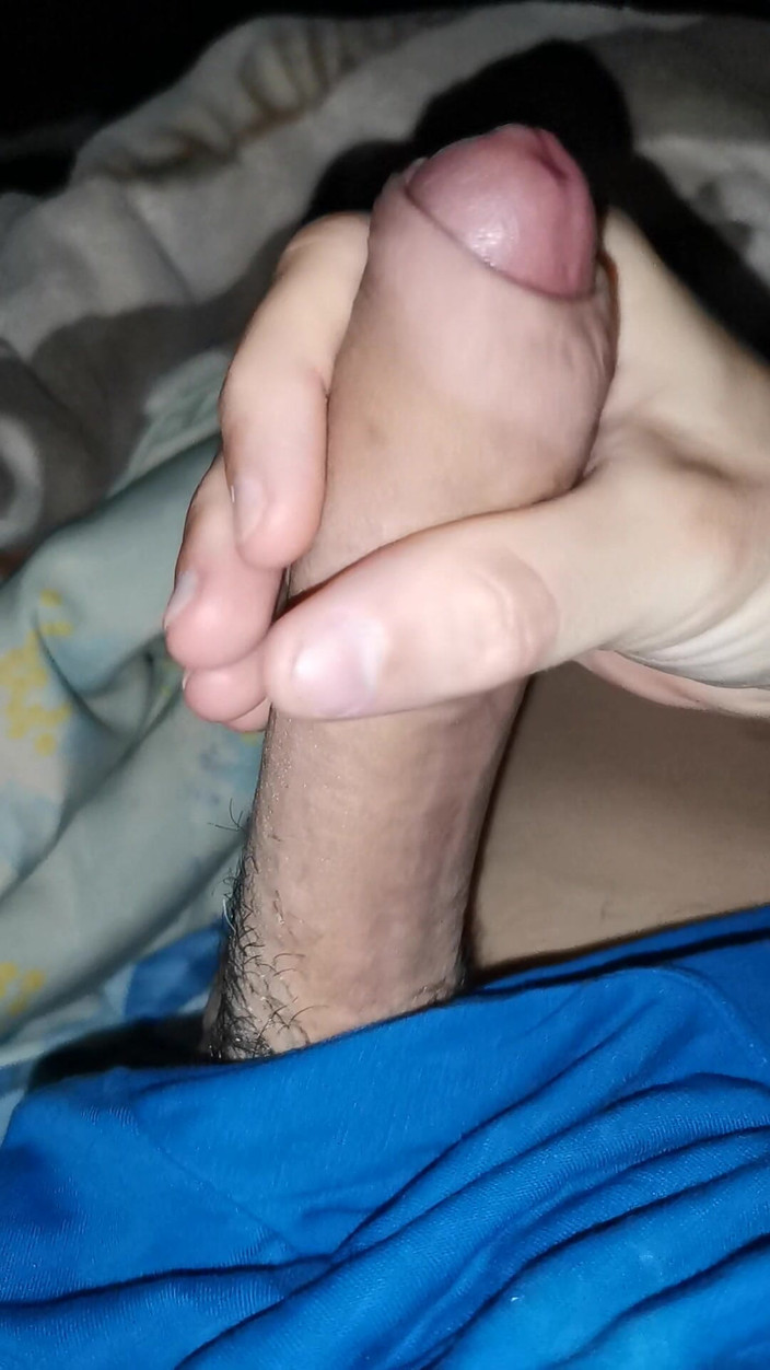 SEXY_GUYBEST: Я вирішив швидко дрочити, але раптом батарея закінчилася!